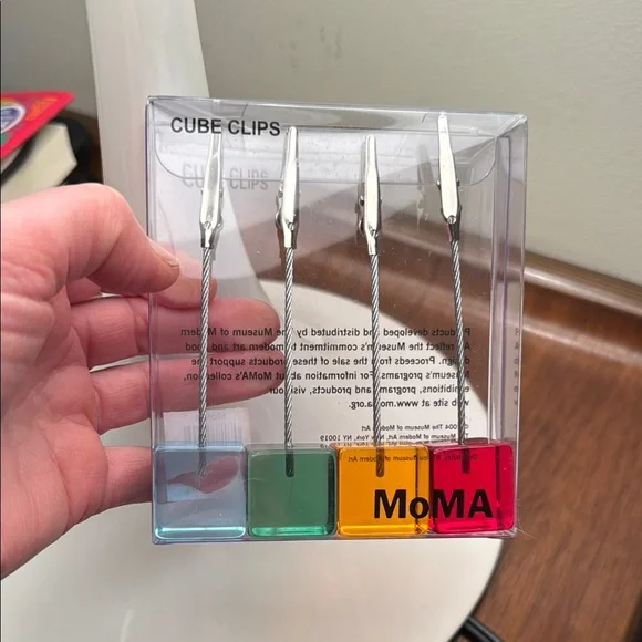 NIB MoMA Cube Clips - Multicolor - Picture 2 of 2